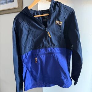L.L. Bean Women’s Two-Tone Navy and Blue Anorak pullover sz small